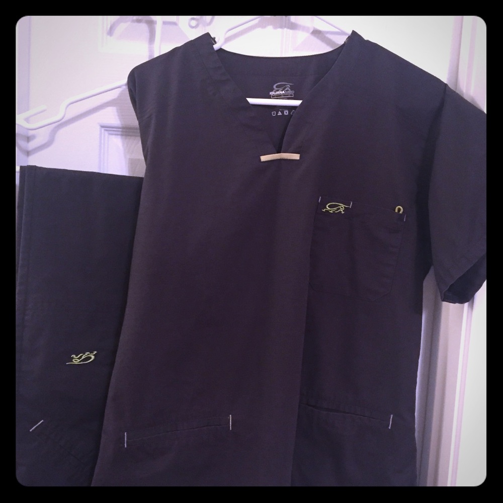 Iguana Med Women’s Scrub Set